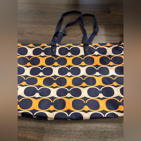 Coach nylon tote bag with hang tag - Picture 5 of 6